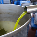 Le précieux liquide extrait des olives de Mandre Rosse - PNG - 305.9 ko - 533×533 px